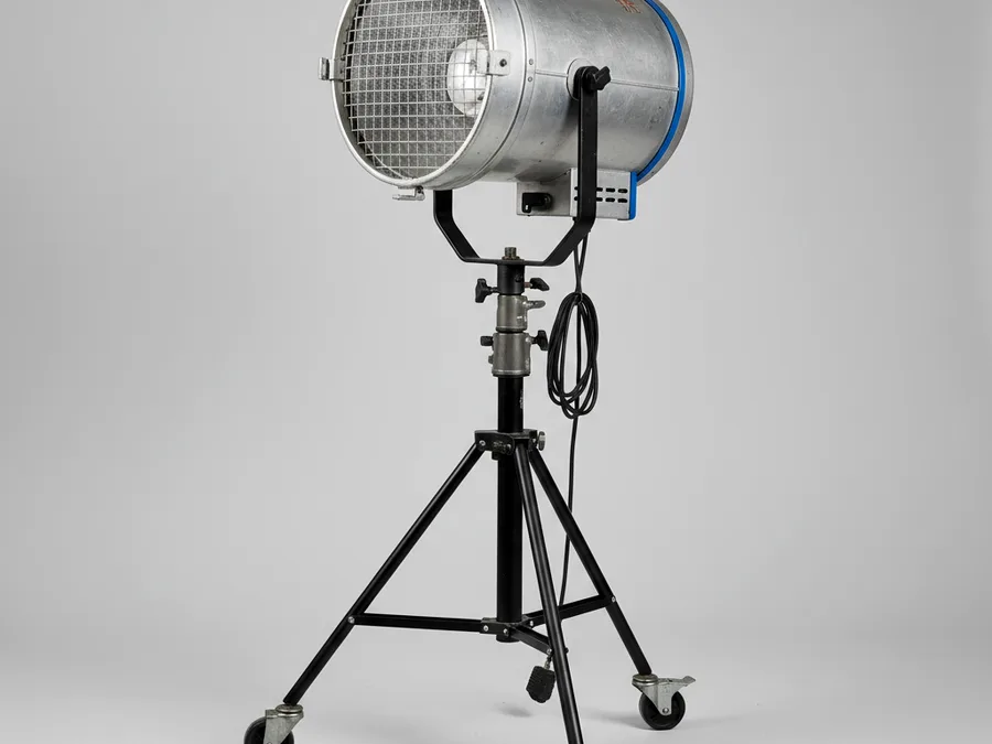 Lampu HMI 1.800 watt untuk kebutuhan acara