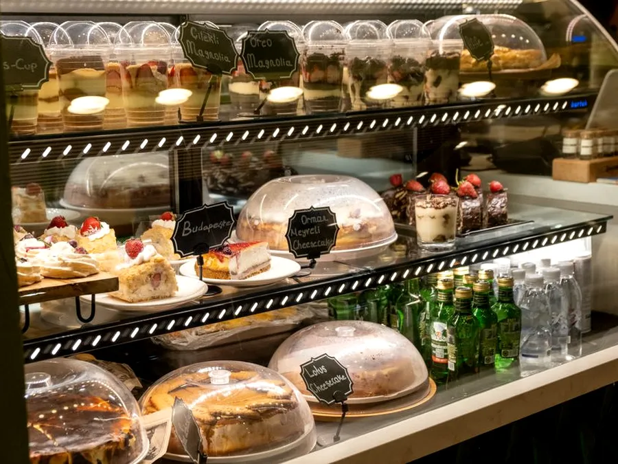 Cake showcase untuk kebutuhan acara