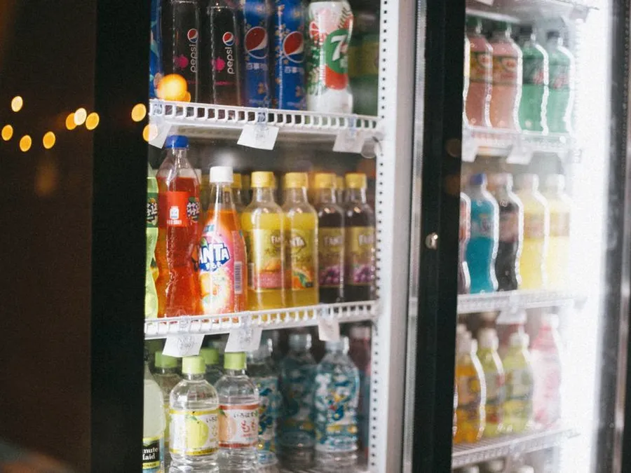 Kulkas showcase minibar untuk kebutuhan acara dan tenant